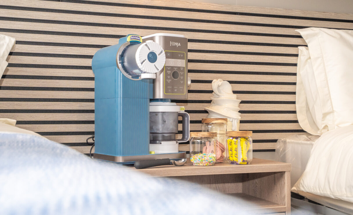 Victory View Lodge twin bedroom with ninja ice cream machine