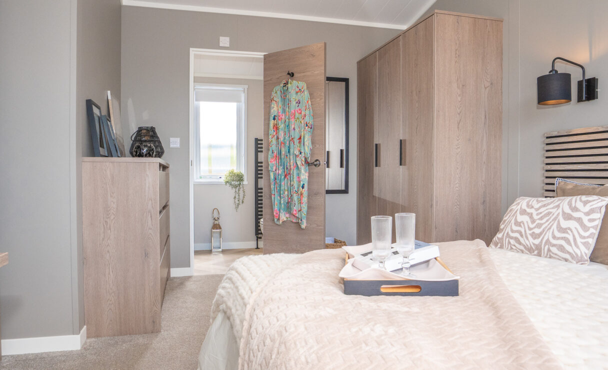 Victory View Lodge main bedroom showing ensuite