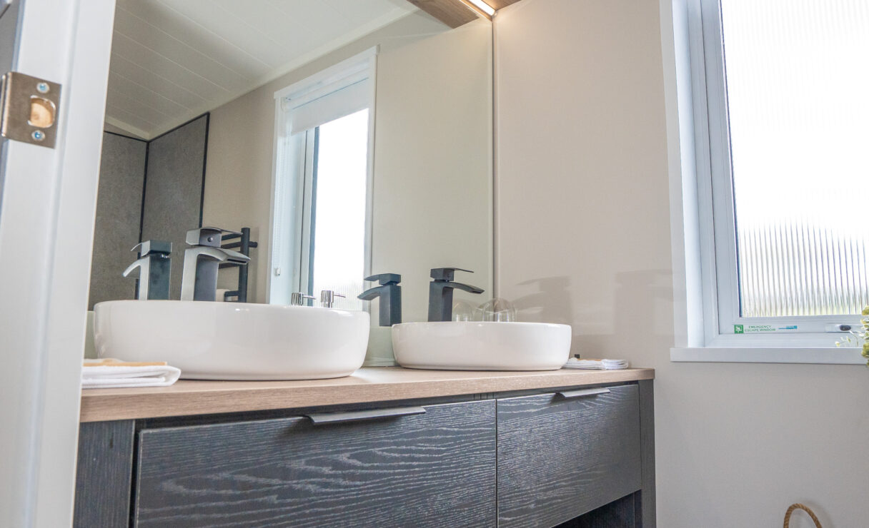 Victory View Lodge Ensuite with double sinks