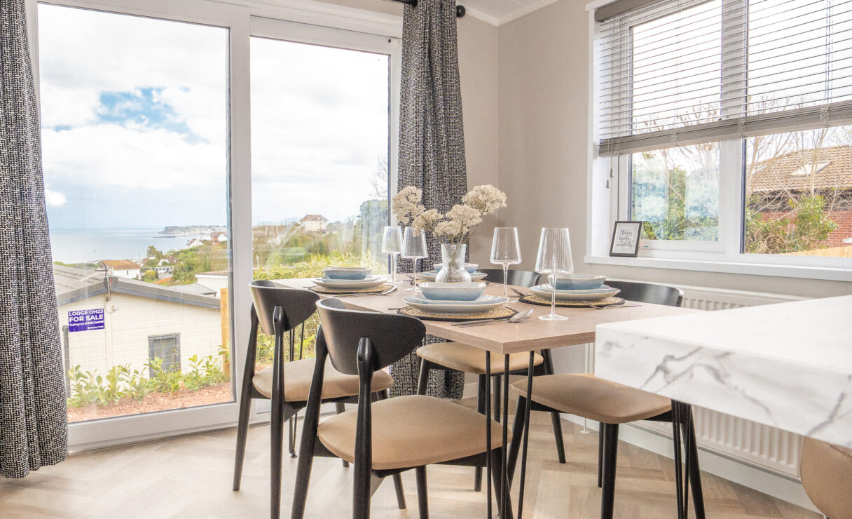 Victory View Lodge dining area with sea view