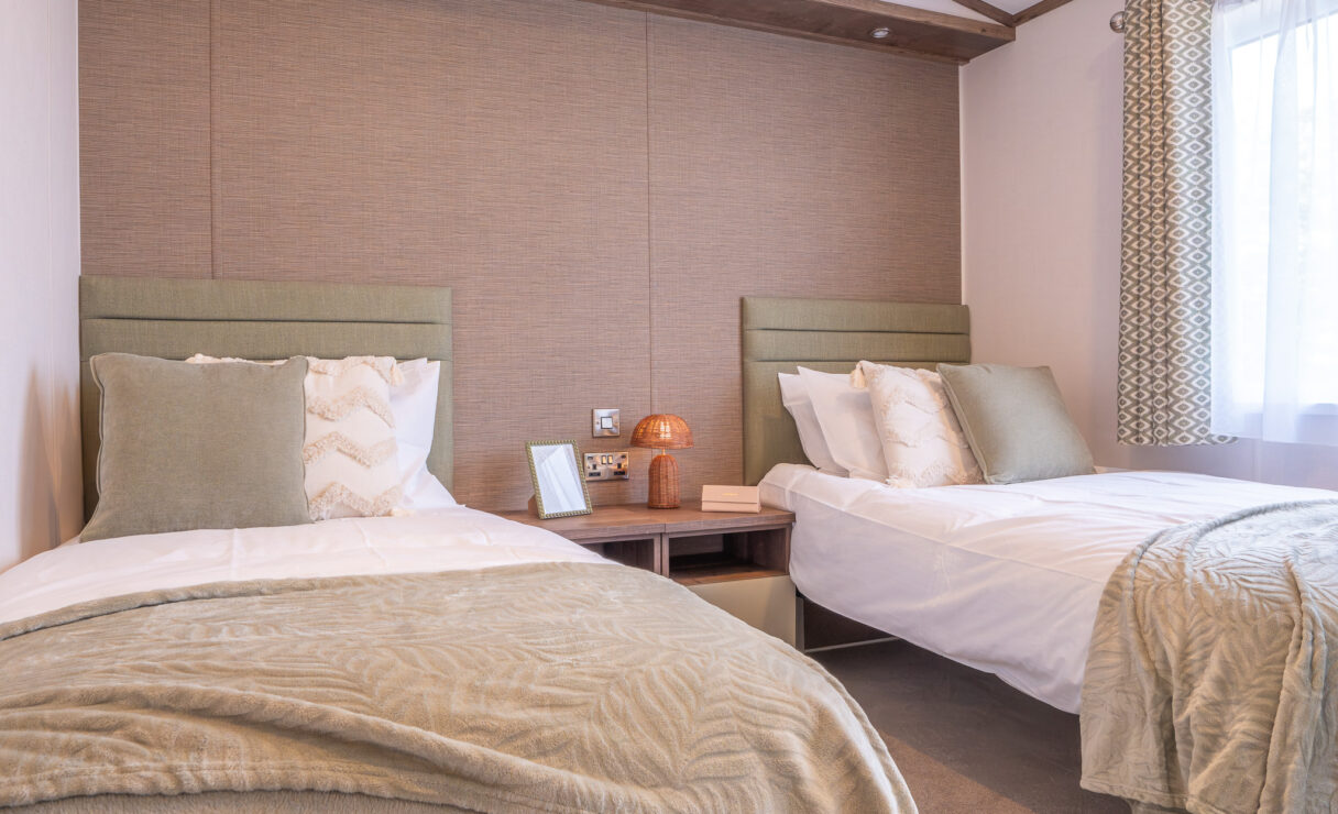 Regal Harbour twin bedroom