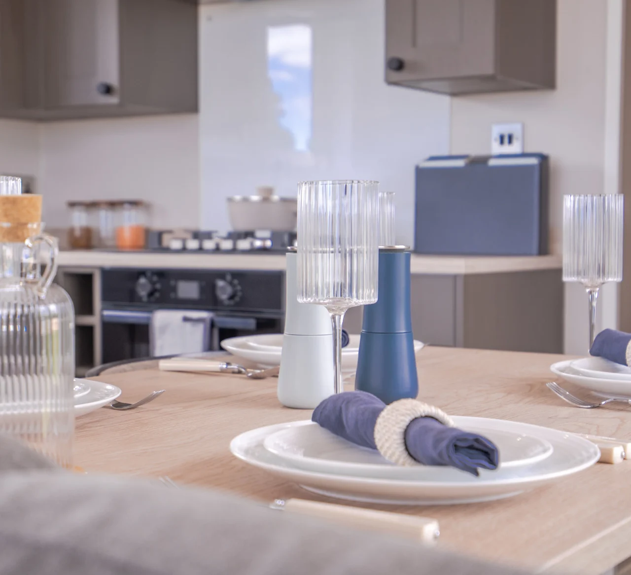 Victory Davenport luxury lodge dining table