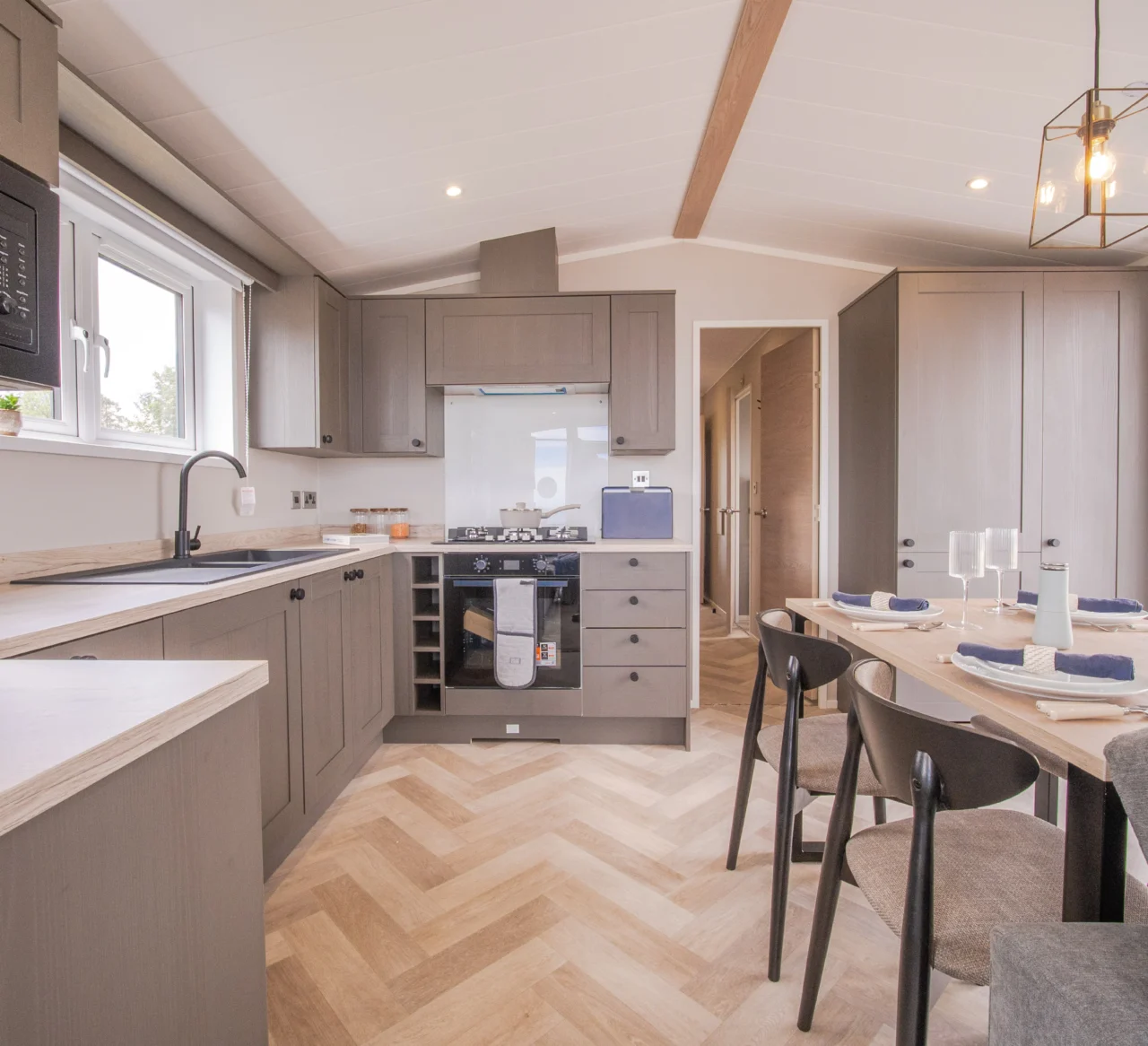 Victory Davenport luxury lodge open plan kitchen and dining